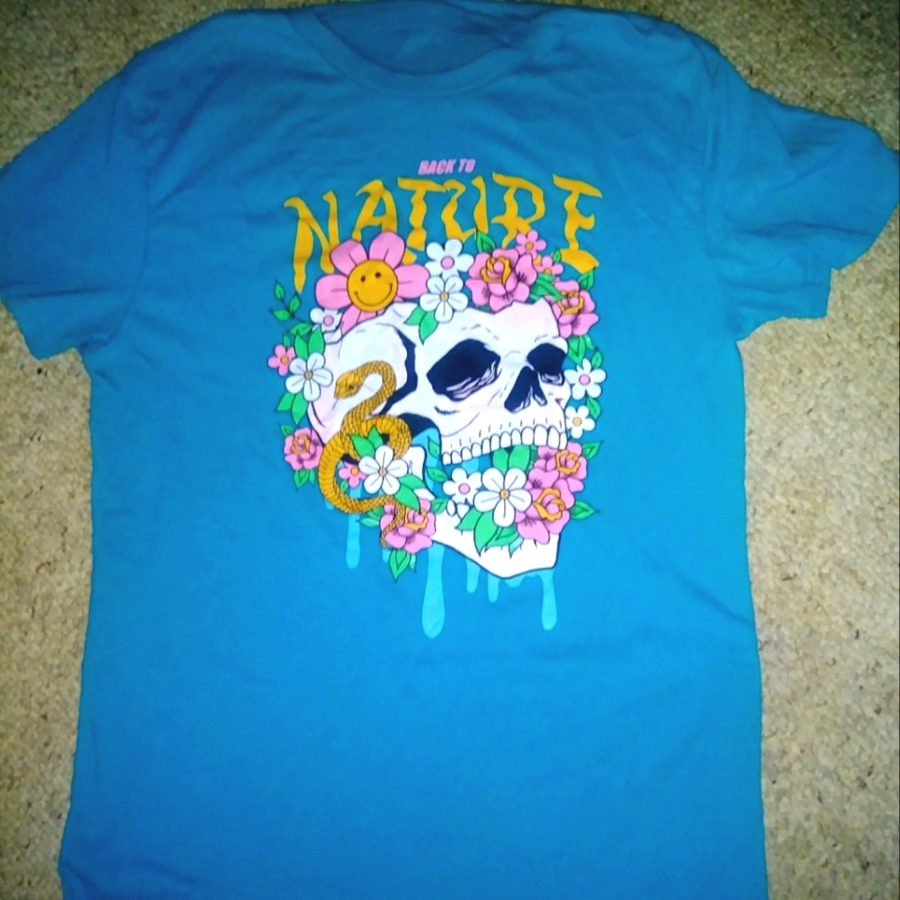 Skull t shirt .